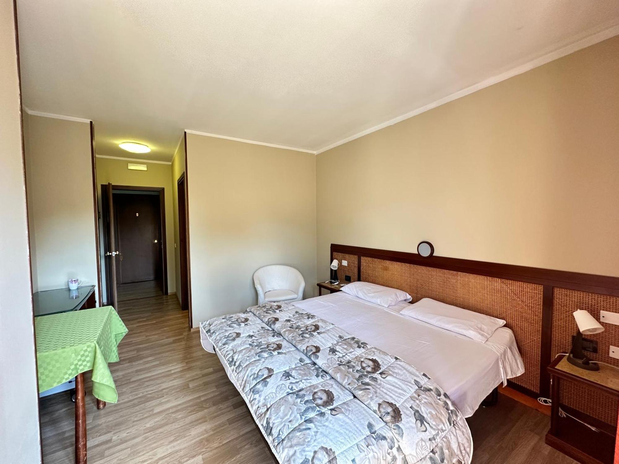 Hotel Battaglia Батталья-Терме Екстер'єр фото